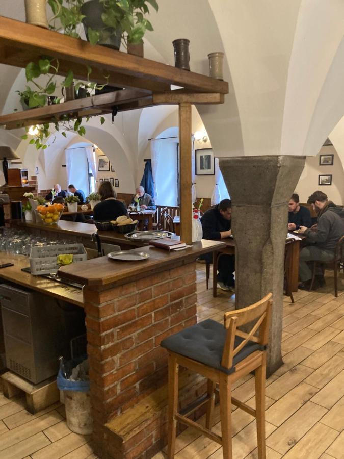 Penzion A Restaurace Modra Ruze Tabor Bagian luar foto