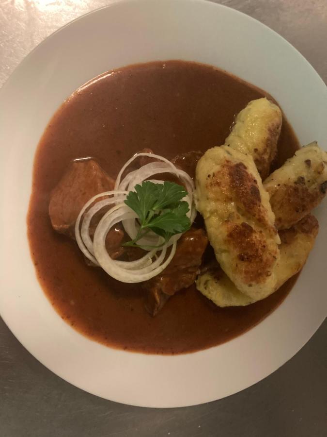 Penzion A Restaurace Modra Ruze Tabor Bagian luar foto
